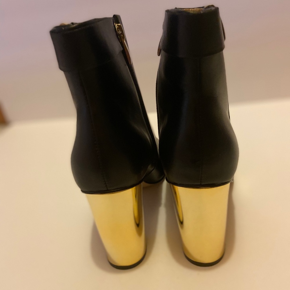 Shoes - Picture 4 of 4